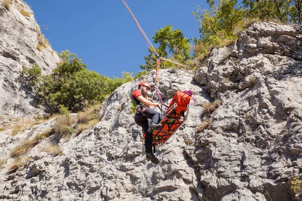 Patrulla de rescate en acción durante una asistencia — Foto de Stock