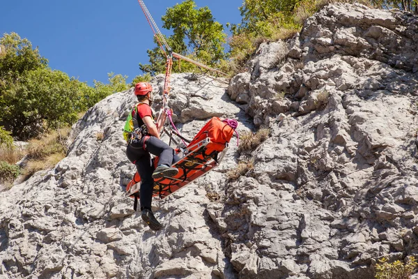 Pattuglia di soccorso in azione durante un'assistenza — Foto Stock