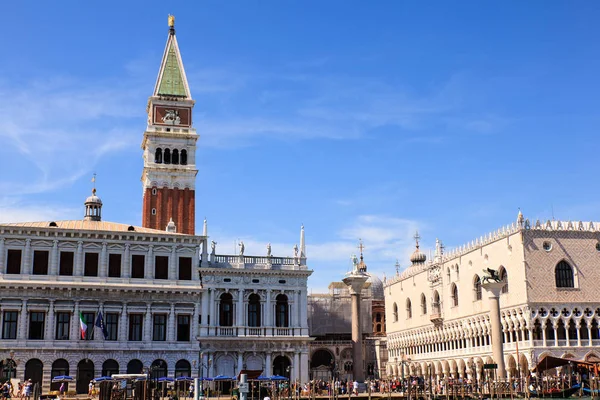 Blick auf Dogenpalast und San Marco-Turm, Venedig — Stockfoto