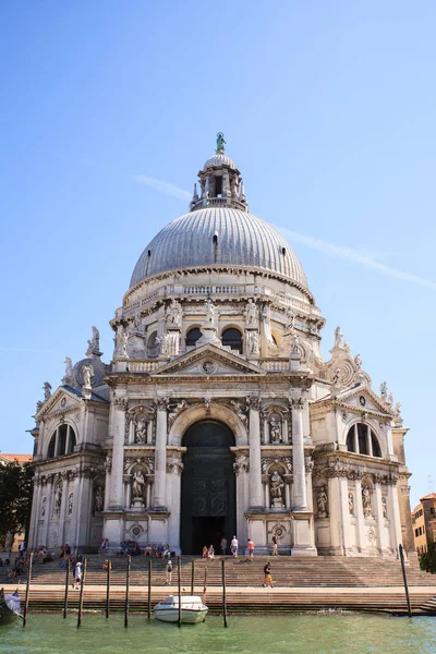 Uitzicht op de basiliek van st. mary van gezondheid in Venetië, Italië — Stockfoto