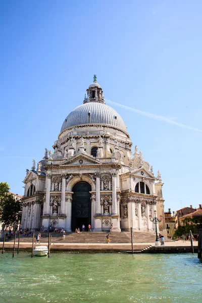 Utsikt över basilikan St Mary av hälsa i Venedig, Italien — Stockfoto