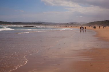 Somo 'daki El Puntal plajı, Santander. İspanya