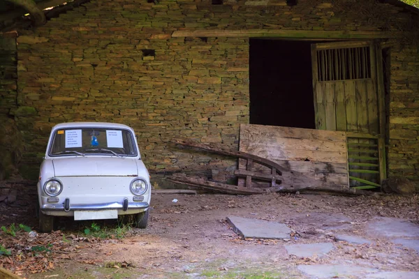 Old white car — Stock Photo, Image