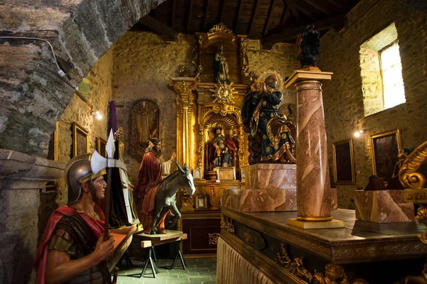 罗马士兵在西班牙教堂里的雕像 — 图库照片
