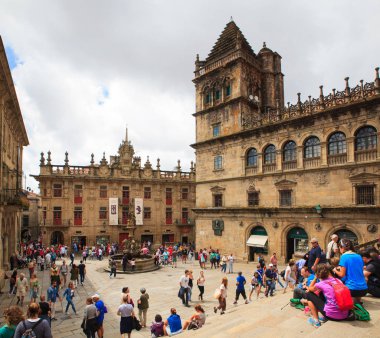 Pilgrimns ve turistler yanında Santiago Katedrali 