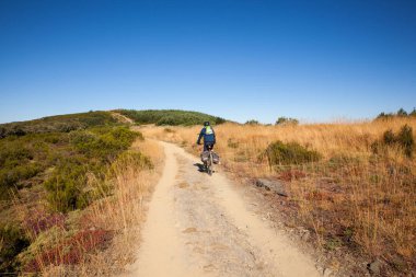 Motorcu St. James yol boyunca