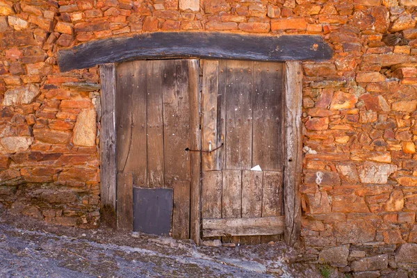 Oude deur van een Spaanse woning — Stockfoto