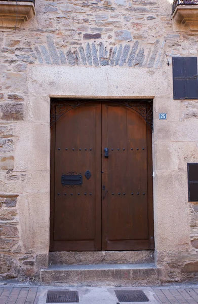 Puerta vieja de la casa rural — Foto de Stock