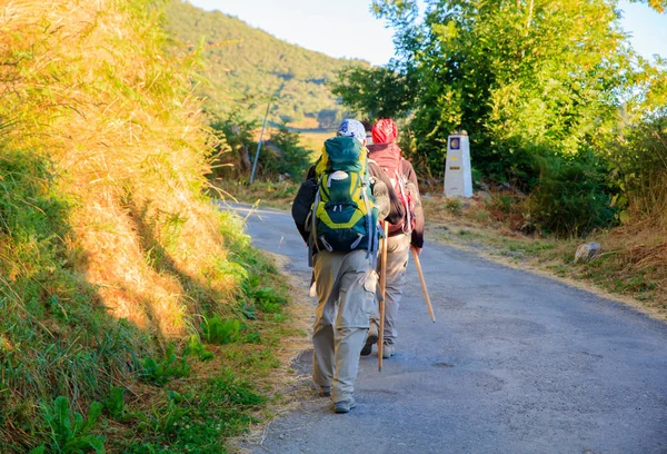 Pèlerins le long du chemin de Saint-Jacques — Photo