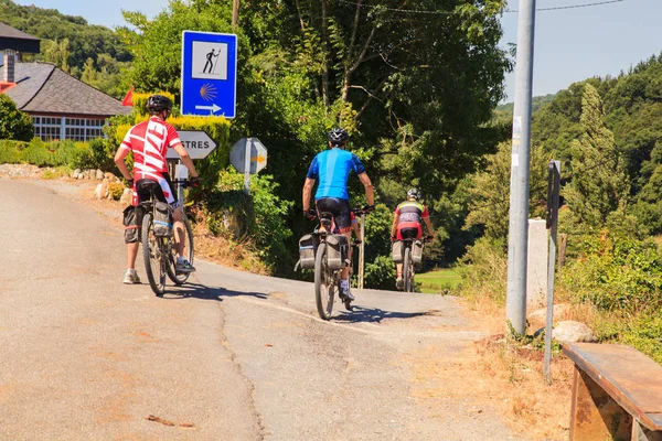 Pilgrimn kerékpárosok az út Szent Jakab — Stock Fotó