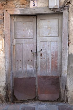 Vilafranca del Bierzo kırsal evde eski kapı 