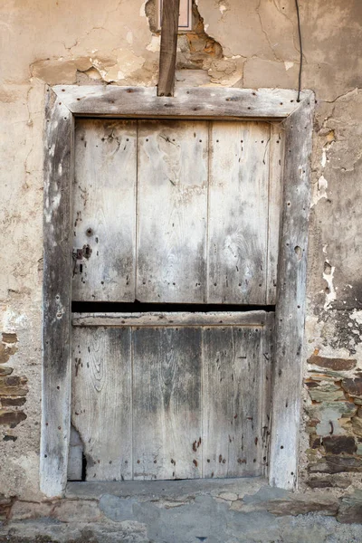 Porta velha da casa rural em Vilafranca del Bierzo — Fotografia de Stock