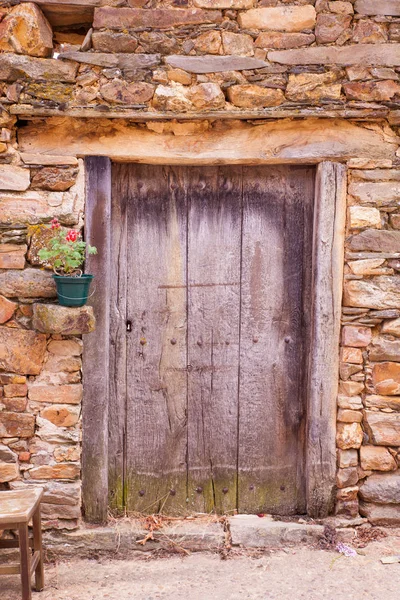 Παλιά πόρτα ενός σπιτιού Ισπανικά — Φωτογραφία Αρχείου
