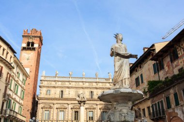 Piazza delle Erbe, Pazar Meydanı, Verona