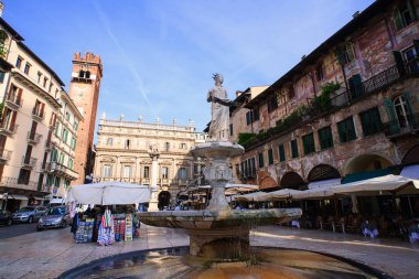 Piazza delle Erbe, Pazar Meydanı, Verona