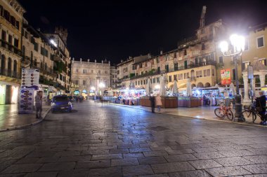 Piazza delle Erbe, Pazar Meydanı, Verona