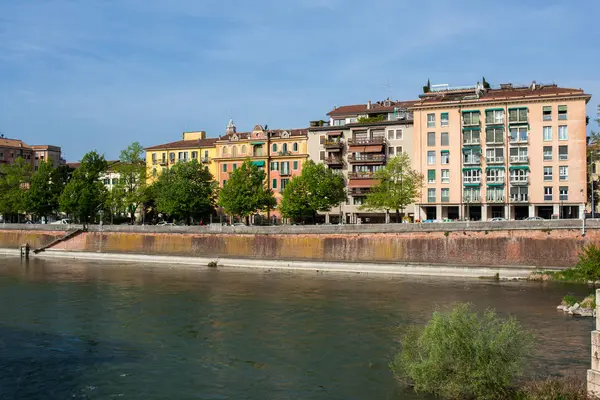 Rio Adige de ponte nuovo, Verona — Fotografia de Stock