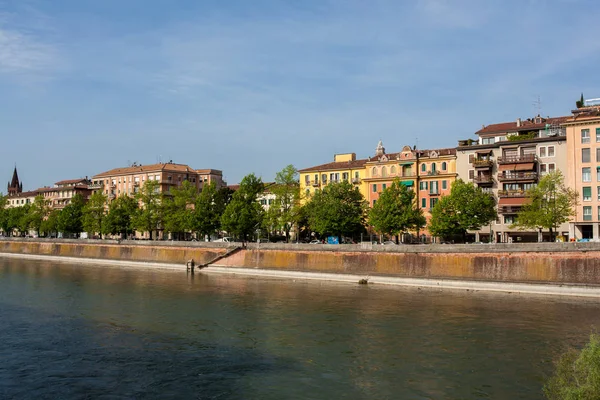 Adige river from ponte nuovo, Verona — 图库照片