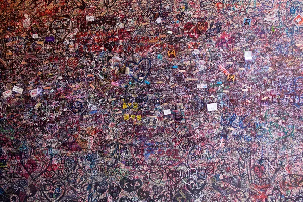 Le mur plein de messages dans la maison Juliette, Vérone — Photo