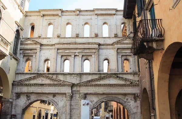 Widok na Porta Borsari, Verona — Zdjęcie stockowe