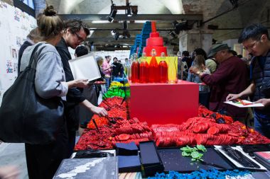 Yenilebilir performans, Venedik biennal