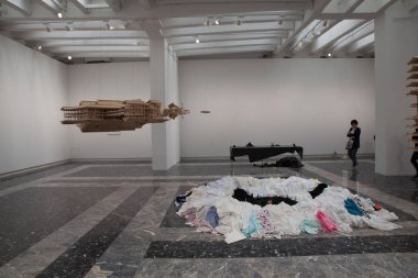 Japonya pavilion Takahiro Iwasaki'nın kişisel sergisi th sunar.