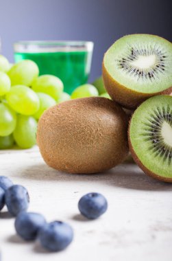 Kivi ve yaban mersini