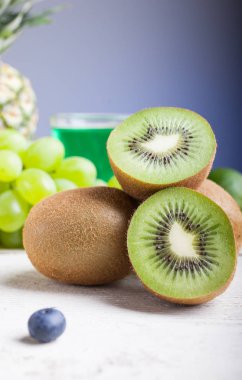 Kivi ve yaban mersini