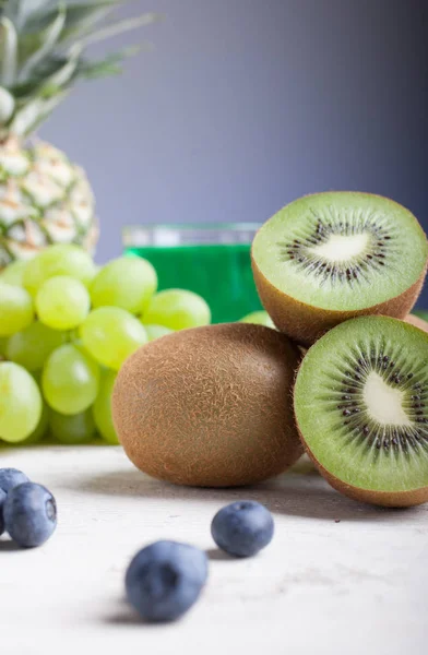 Kiwi und Blaubeere — Stockfoto