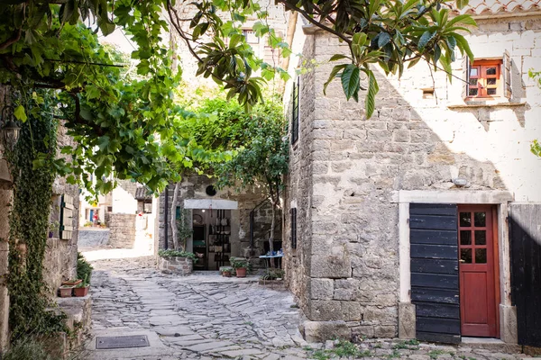 Callejón típico de Groznjan — Foto de Stock