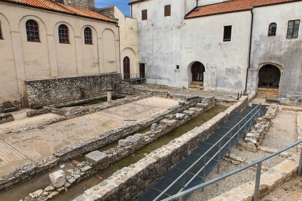 Mosaikboden der ersten Basilika, porec — Stockfoto