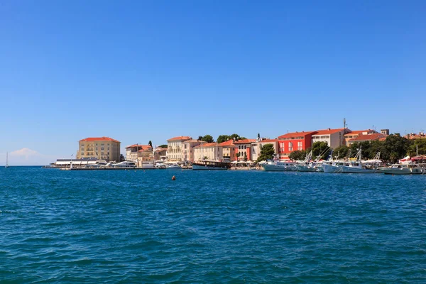 Porec skyline en zee — Stockfoto