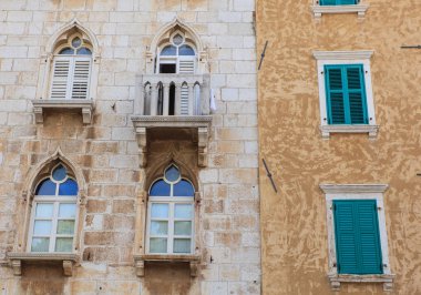 Old windows, Porec