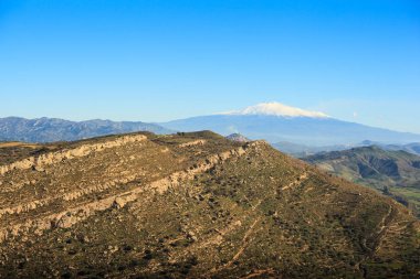 Etna Yanardağı ve Sicilya alan görünümü