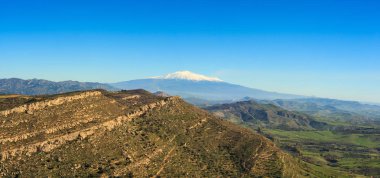 Etna Yanardağı ve Sicilya alan görünümü