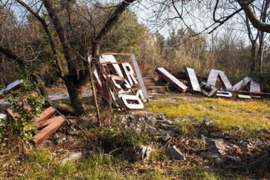 Eski büyük harflerle bir işareti