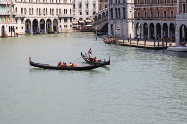 Geleneksel gondol görünümünü Canal Grande üzerinde