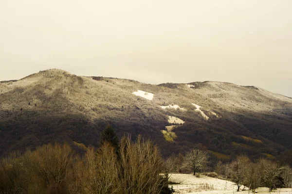Słoweńskie góry pokryte śniegiem — Zdjęcie stockowe