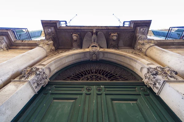 Portal na wyspie Ortigia, w Pałacu Kultury — Zdjęcie stockowe