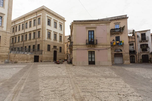 Utsikt över Ronco del Pozzo torget, Ortigia — Stockfoto