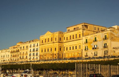 Ortigia batımında bina