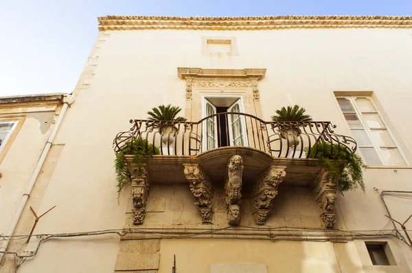 Barokowe balkon pałacu Blanco, Ortigia — Zdjęcie stockowe