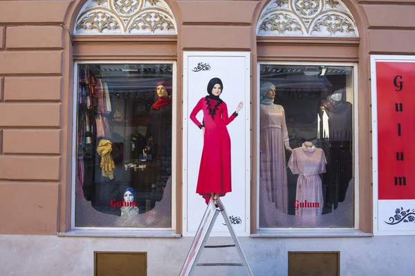 Μουσουλμανική ρούχα κατάστημα στο Bascarsija, Σαράγεβο — Φωτογραφία Αρχείου