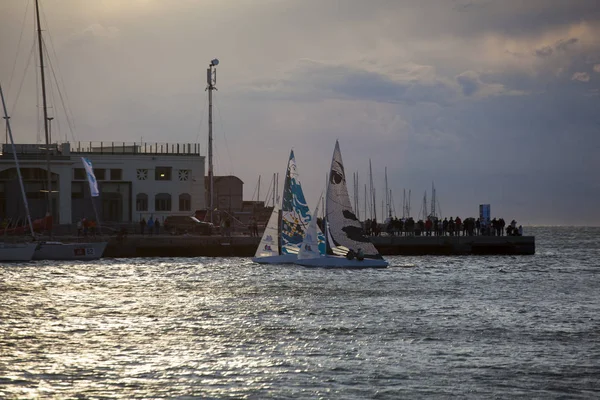 Barche a vela al tramonto durante la 49 Barcolana, Trieste — Foto Stock