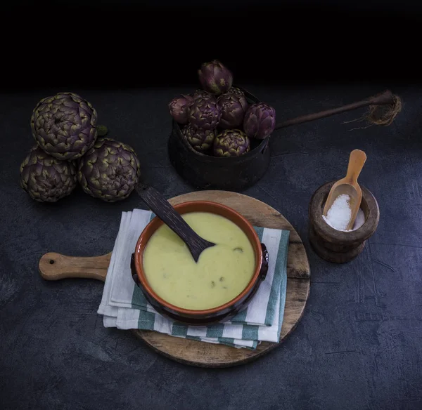 Soup of artichokes — Stock Photo, Image