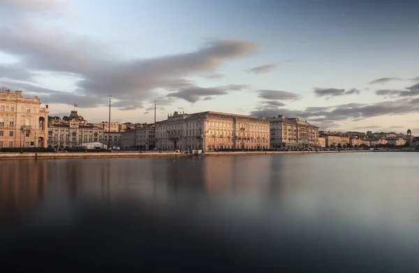 O edifício Lloyd Triestino, Trieste — Fotografia de Stock