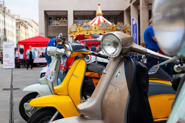 在国家古董节上展出的Lambretta摩托车 — 图库照片