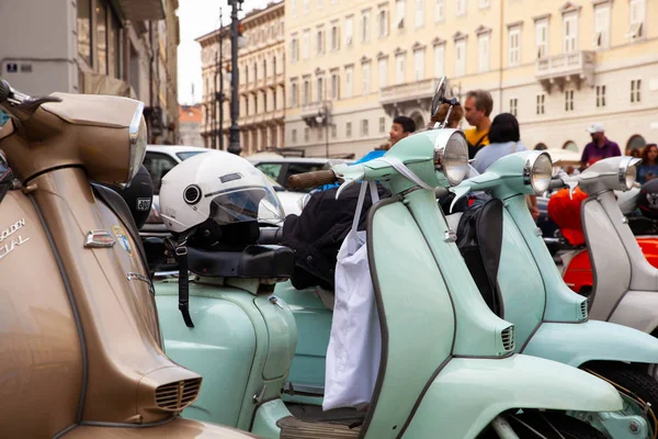 Vintage V 'nin Ulusal Günü' nde Lambretta scooterları açıldı. — Stok fotoğraf