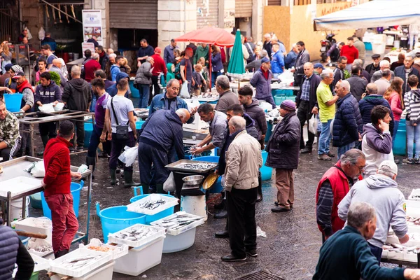 Marché aux poissons de rue de Catane — Photo