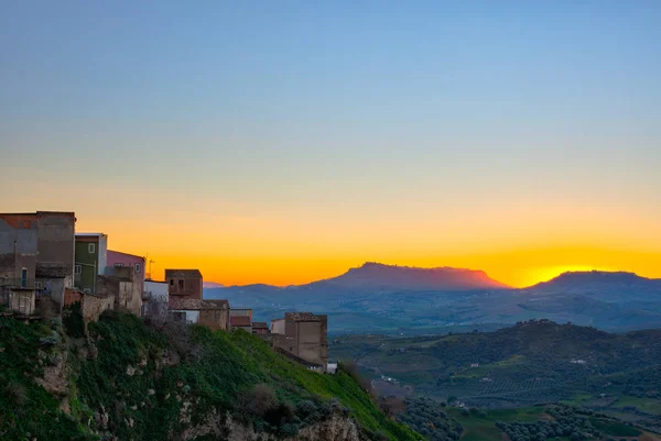 Veduta di Enna e Calascibetta al tramonto — Foto Stock